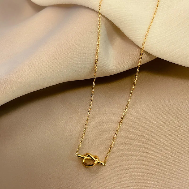 COLLAR NUDO