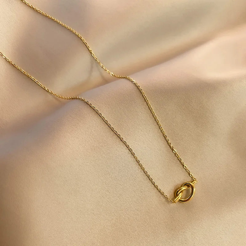 COLLAR NUDO