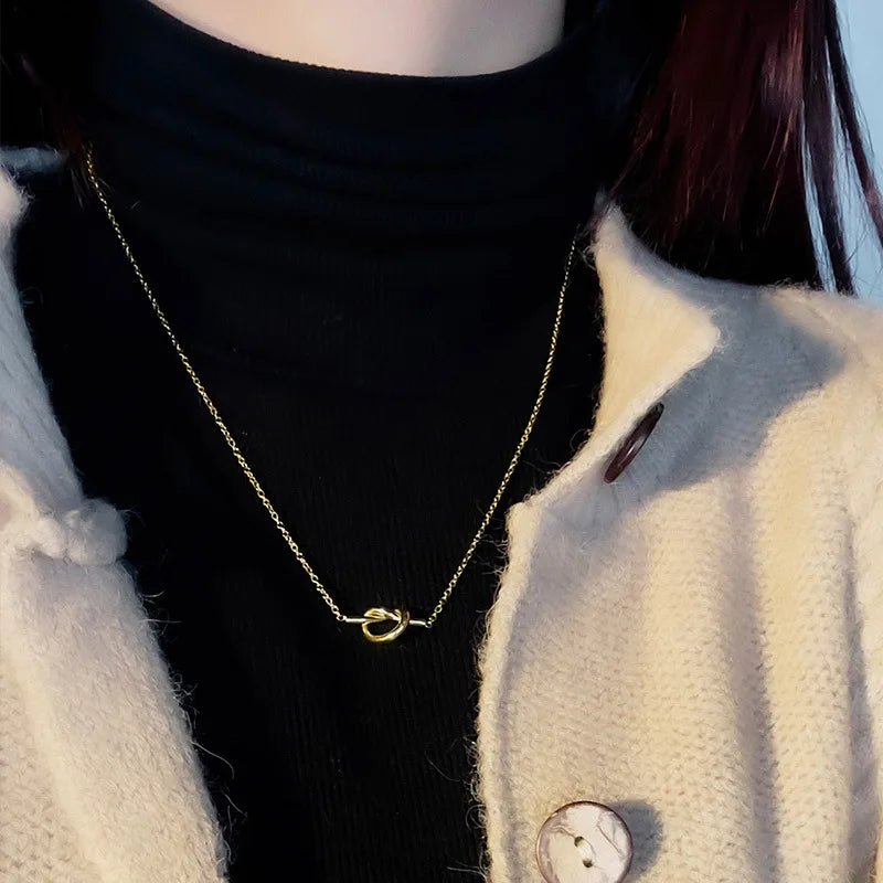 COLLAR NUDO