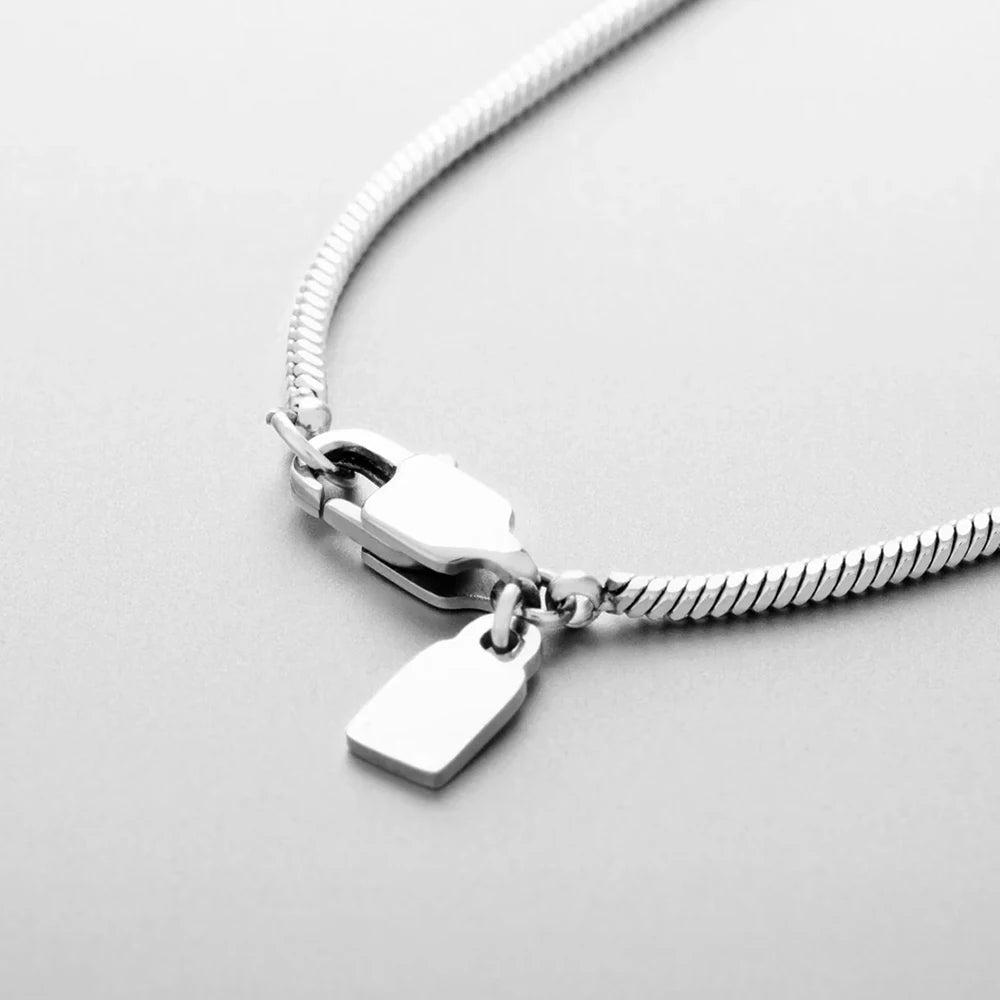 COLLAR COLGANTE CUADRADA