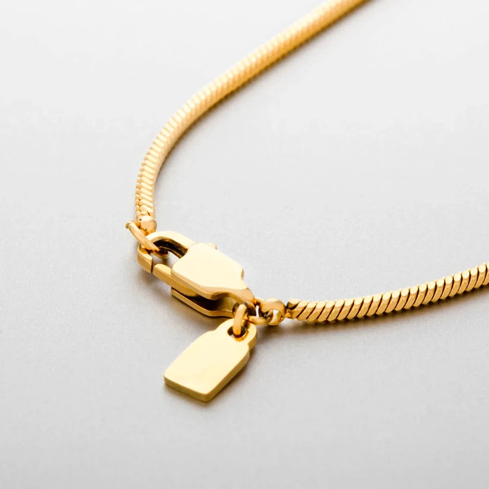 COLLAR COLGANTE CUADRADA