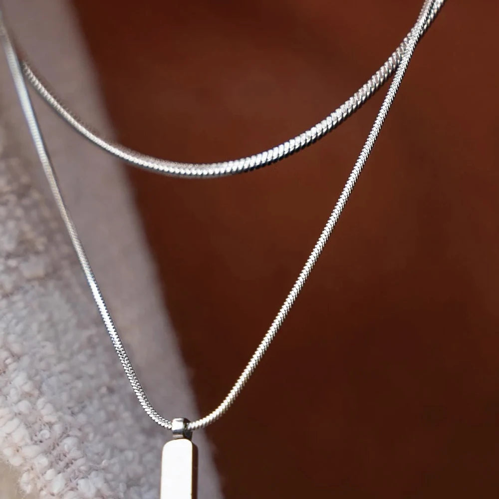 COLLAR COLGANTE CUADRADA