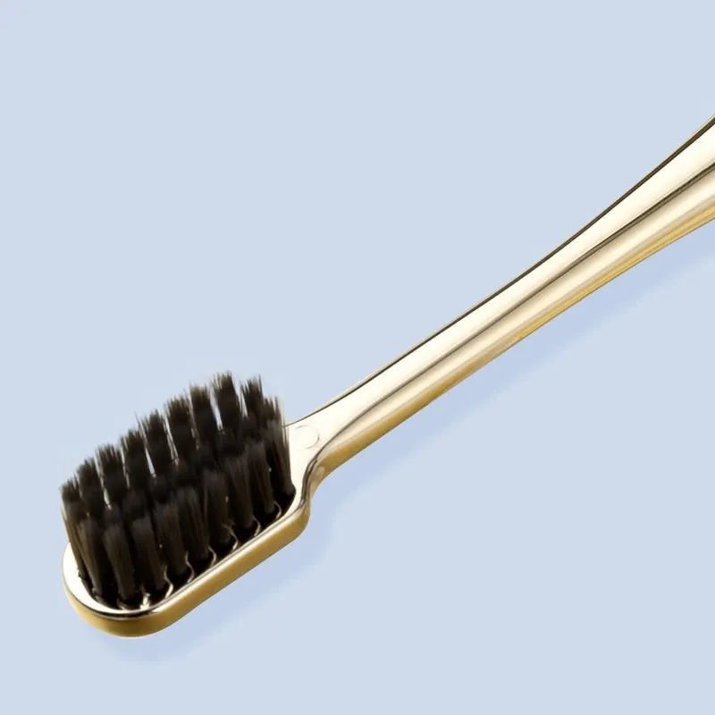 Cepillo de Dientes de Cerdas Suaves Chapado en Oro